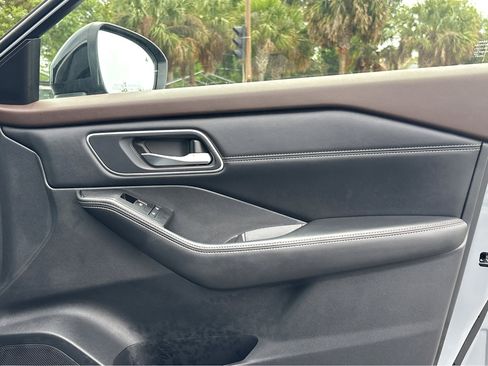 Used 2022 Nissan Rogue Platinum w/ Head-Up Display Package FWD image 12