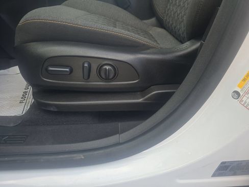Used 2023 Chevrolet Equinox LT AWD/4WD image 16