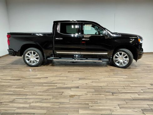 Used 2023 Chevrolet Silverado 1500 High Country w/ High Country Premium Package AWD/4WD image 24
