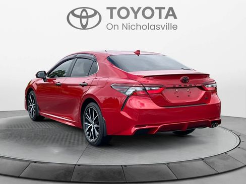 Used 2023 Toyota Camry SE FWD image 4