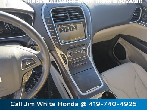 Used 2017 Lincoln MKX Reserve w/ Enhanced Security Package image 29