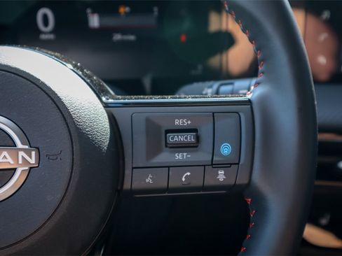 Used 2025 Nissan Kicks SR w/ SR Premium Package image 11