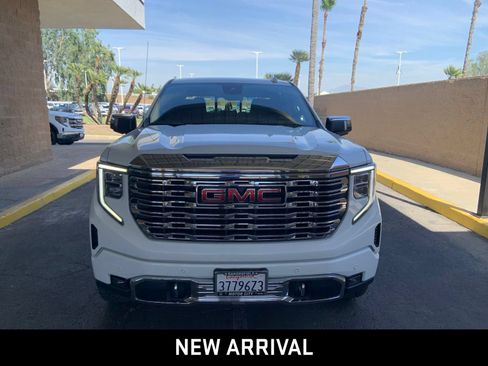 Used 2022 GMC Sierra 1500 Denali w/ Denali Reserve Package AWD/4WD image 2