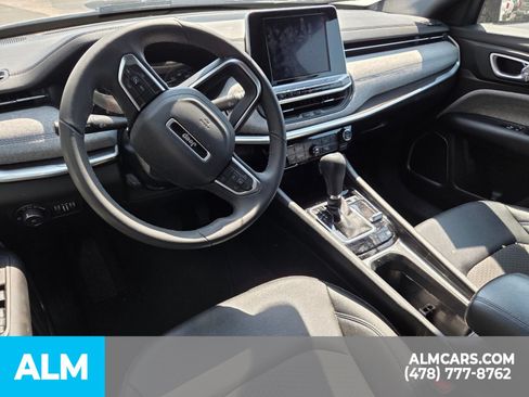 Used 2025 Jeep Compass Latitude AWD/4WD image 11