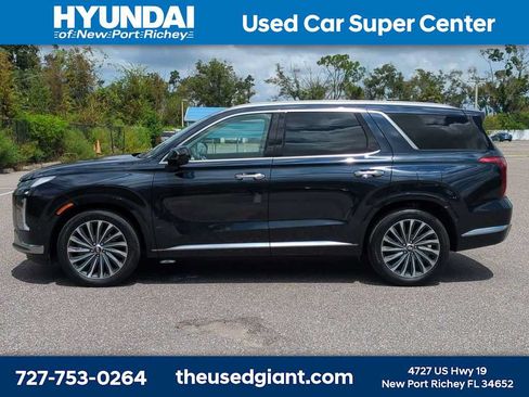 Certified 2024 Hyundai Palisade Calligraphy FWD image 2