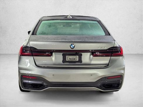 Used 2020 BMW 740i w/ M Sport Package image 6