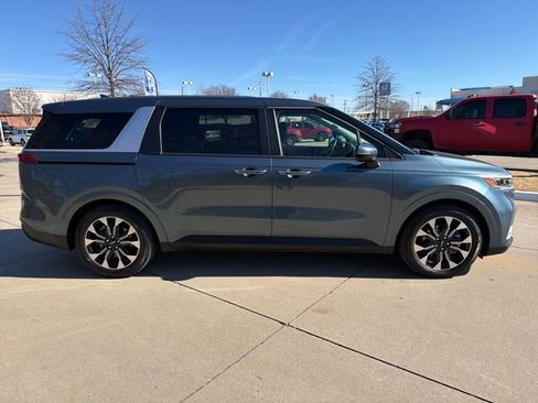Used 2024 Kia Carnival EX image 6