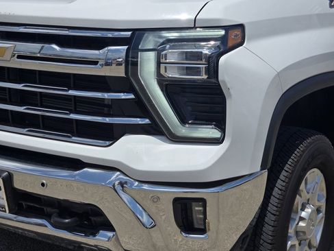 Used 2024 Chevrolet Silverado 2500 LTZ w/ LTZ Convenience Package AWD/4WD image 7