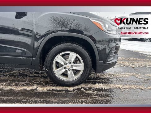 Used 2019 Chevrolet Trax LT w/ LT Convenience Package image 13