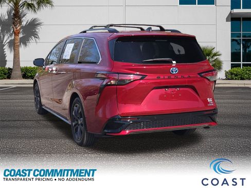 Used 2022 Toyota Sienna XSE image 8