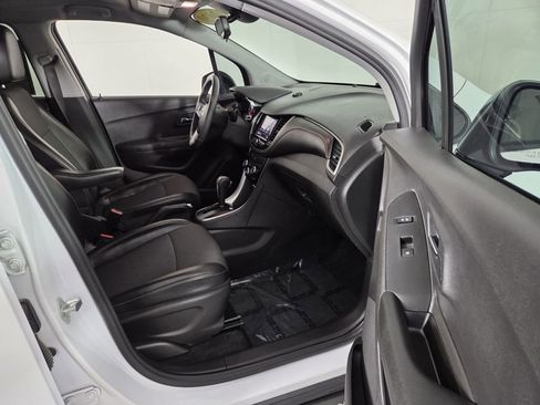 Used 2020 Chevrolet Trax LT w/ Redline Edition image 33