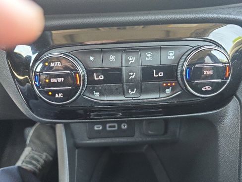 Used 2023 Buick Encore GX Essence w/ Experience Buick Package FWD image 28