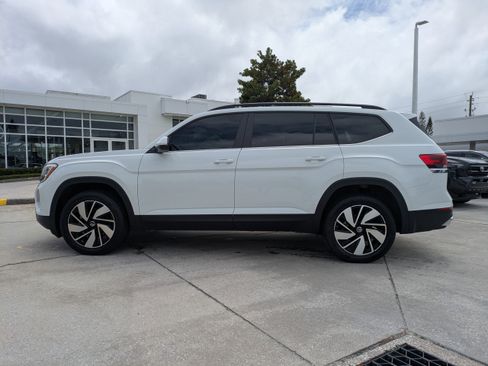 Used 2024 Volkswagen Atlas SE w/ Panoramic Sunroof Package image 7
