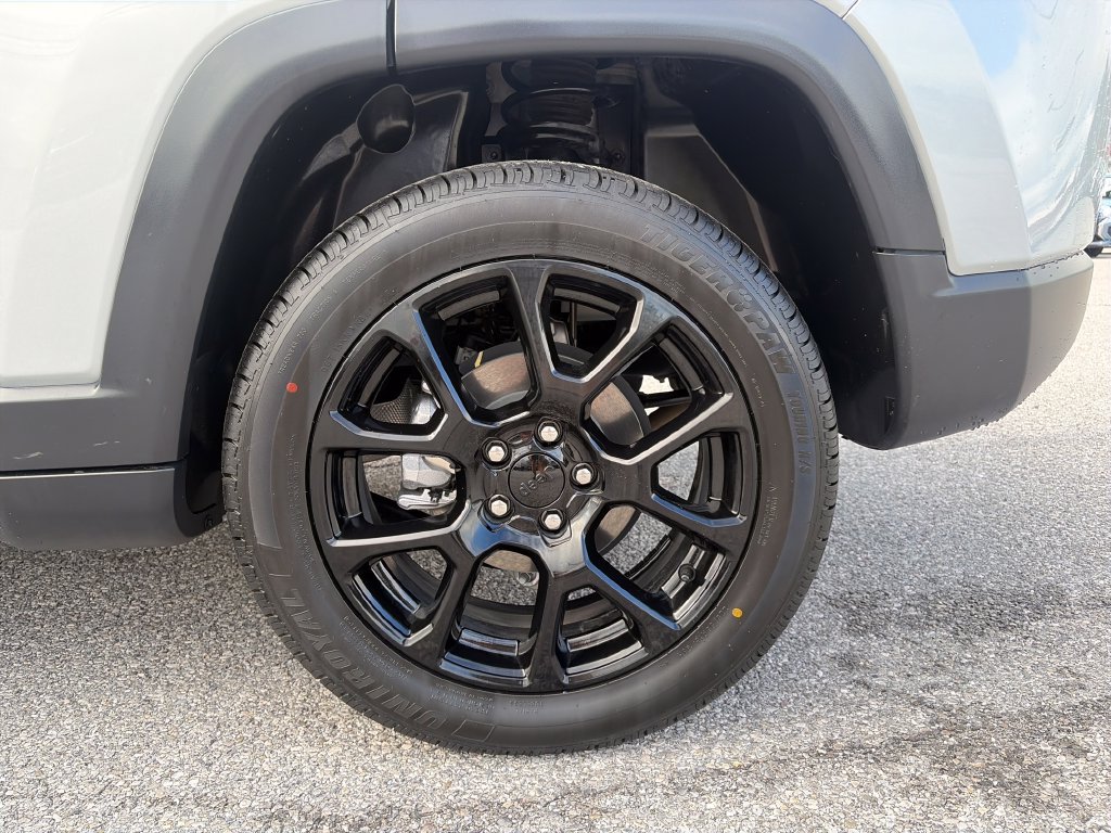 Used 2024 Jeep Compass Latitude w/ Convenience Group AWD/4WD image 39
