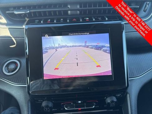 Used 2023 Jeep Grand Cherokee L Laredo image 24