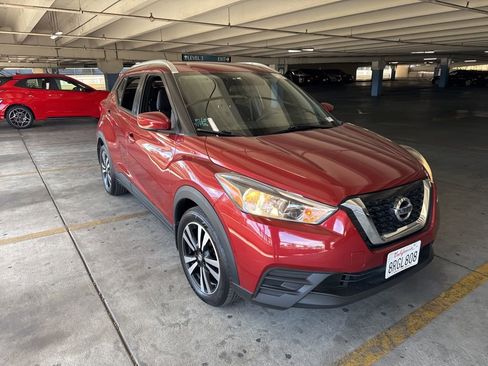Used 2019 Nissan Kicks SV image 4
