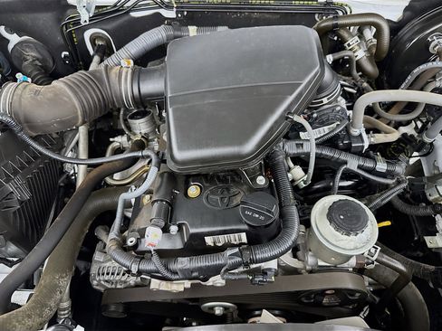 Used 2022 Toyota Tacoma SR image 35