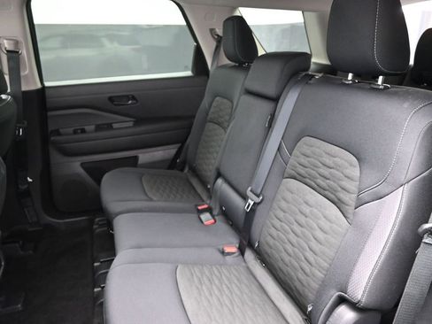 Used 2025 Nissan Pathfinder SV image 14