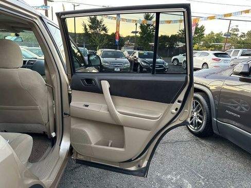 Used 2010 Toyota Highlander 4WD image 16