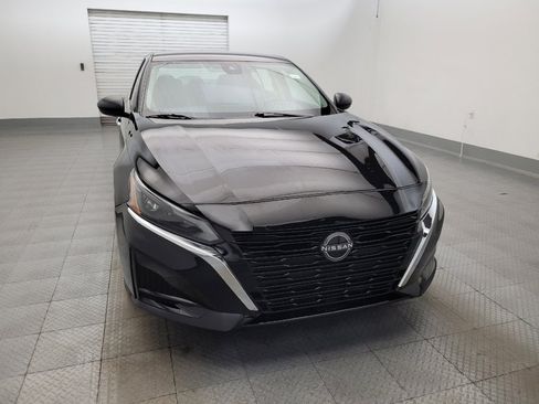 Used 2024 Nissan Altima 2.5 SV FWD image 14