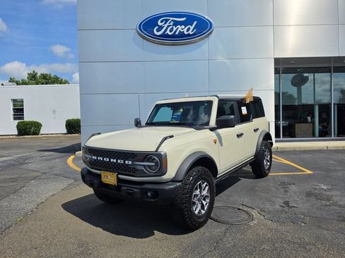 Certified 2025 Ford Bronco Badlands AWD/4WD image 2