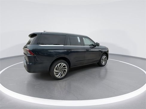 New 2025 Lincoln Navigator Reserve image 8
