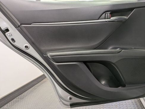 Used 2018 Toyota Camry SE FWD image 23