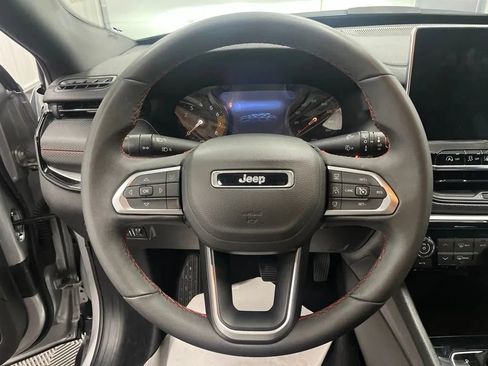Used 2025 Jeep Compass Trailhawk AWD/4WD image 21