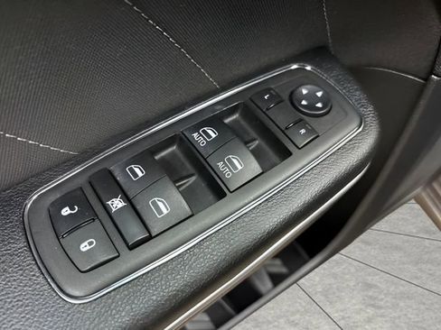 Used 2023 Dodge Charger SXT image 10