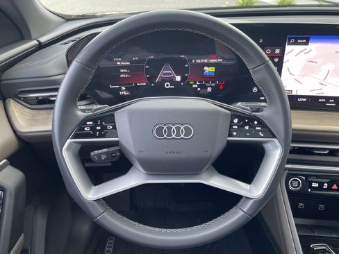 Certified 2025 Audi Q5 Premium w/ Convenience Package AWD/4WD image 9
