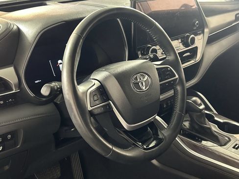 Used 2025 Toyota Highlander Platinum AWD/4WD image 15