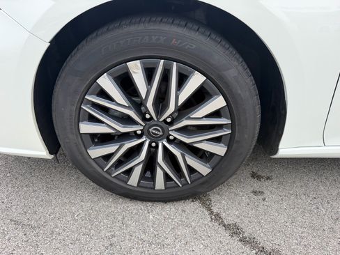 Used 2024 Nissan Altima 2.5 SV w/ SV Premium Package FWD image 21
