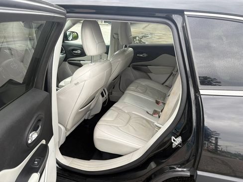 Used 2020 Jeep Cherokee Limited FWD image 7