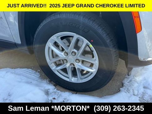 New 2025 Jeep Grand Cherokee L Laredo image 4