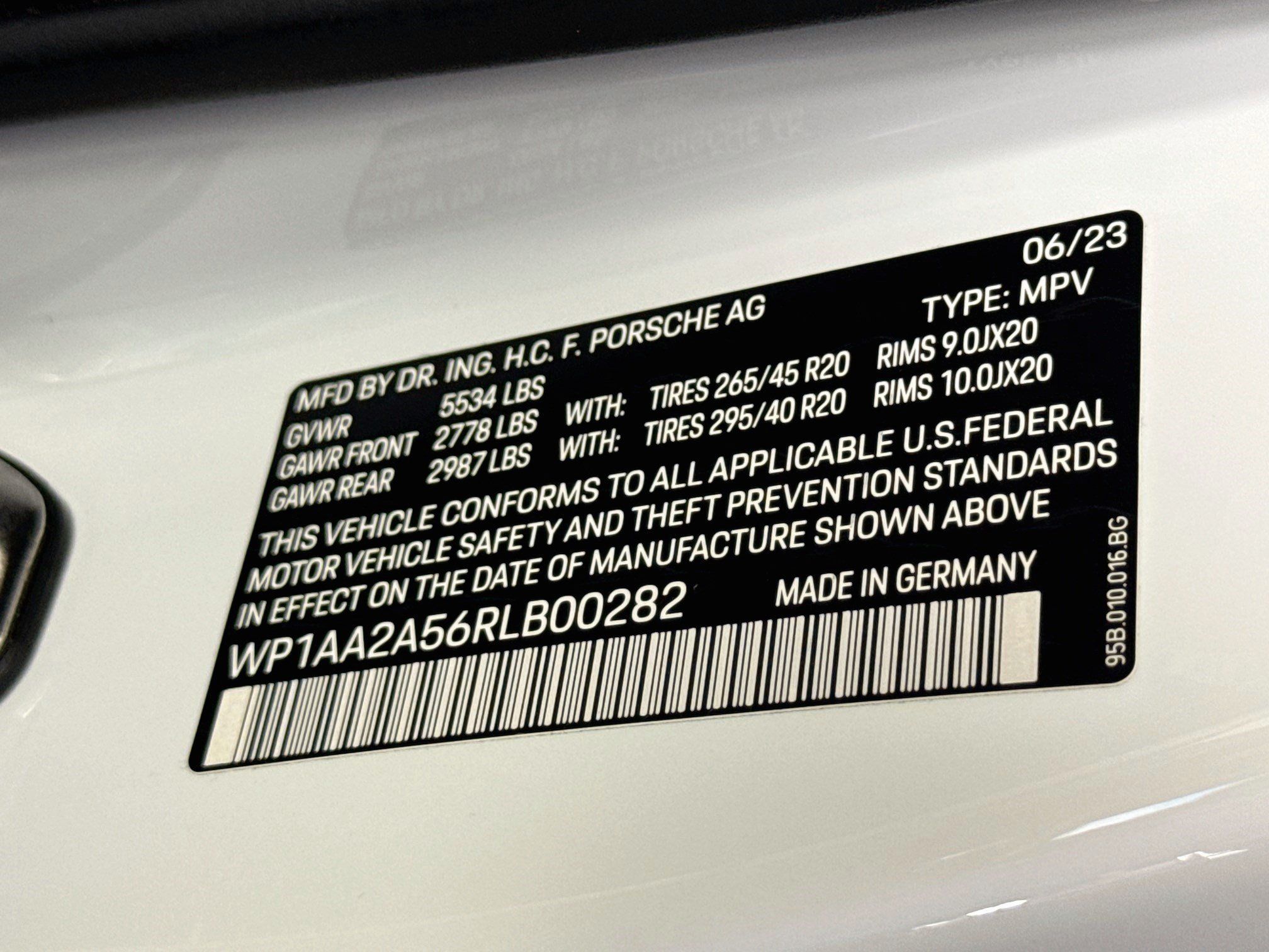 Used 2024 Porsche Macan w/ Premium Plus Package AWD/4WD image 40