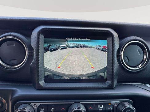 Used 2023 Jeep Wrangler Unlimited Sahara AWD/4WD image 12
