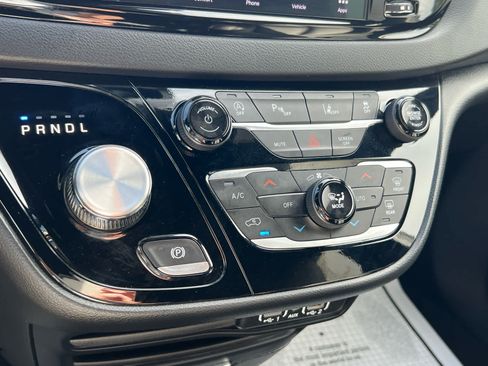 Used 2025 Chrysler Pacifica Select FWD image 22