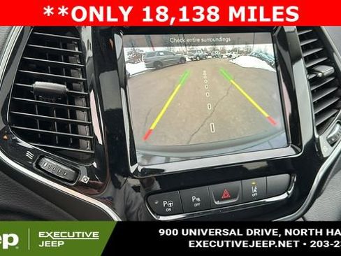 Used 2021 Jeep Cherokee Limited image 16