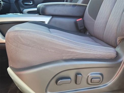 Used 2020 Nissan Titan SV w/ SV Convenience Package image 11