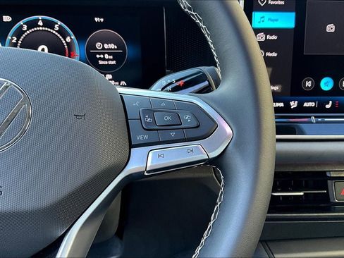 New 2025 Volkswagen Tiguan SE image 22