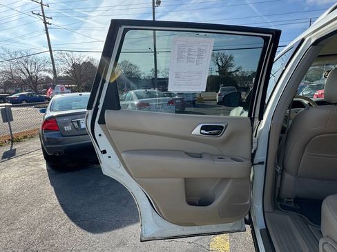 Used 2014 Nissan Pathfinder Platinum AWD/4WD image 12