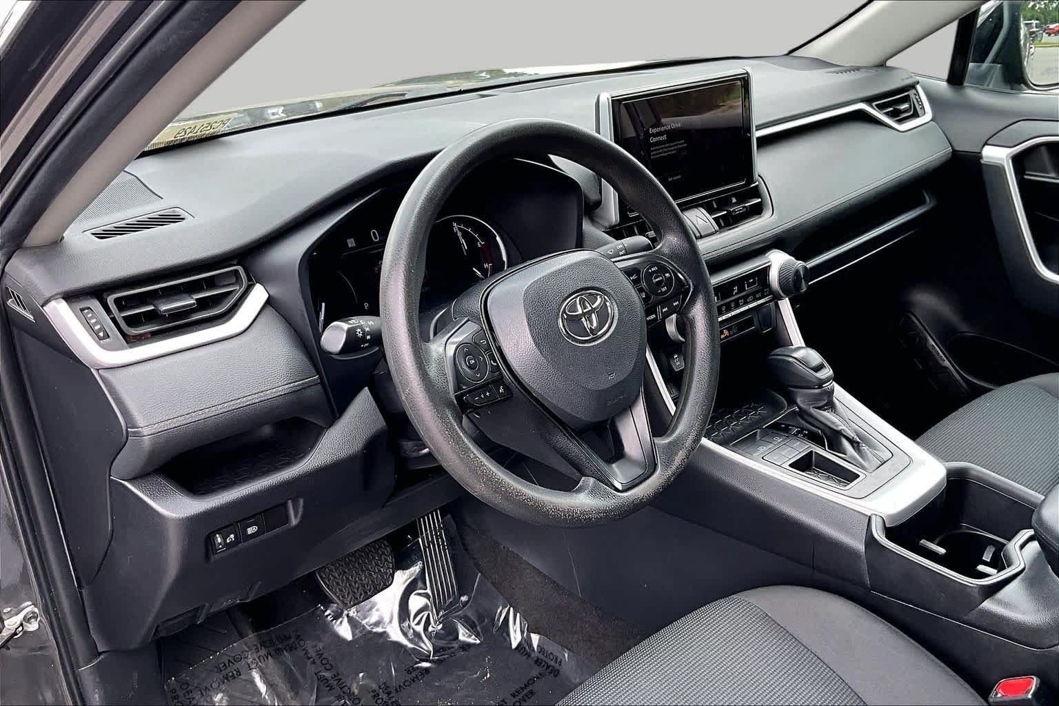 Used 2023 Toyota RAV4 LE FWD image 17