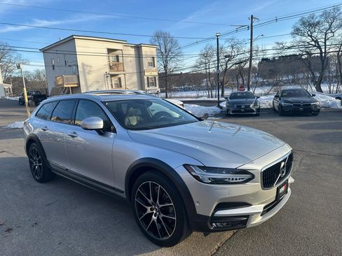 Used 2017 Volvo V90 T6 Cross Country image 5