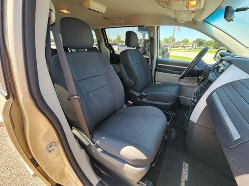 Used 2010 Dodge Grand Caravan SE FWD image 16
