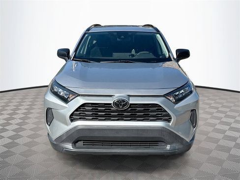 Used 2020 Toyota RAV4 LE image 2