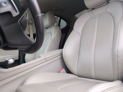 Used 2021 Genesis G70 2.0T RWD image 13
