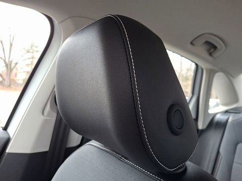 Certified 2025 Volkswagen Jetta SE image 17