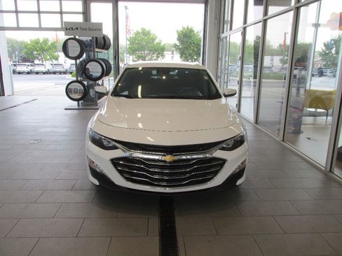 Used 2024 Chevrolet Malibu LT image 2