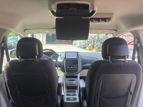 Used 2013 Dodge Grand Caravan SE FWD image 16