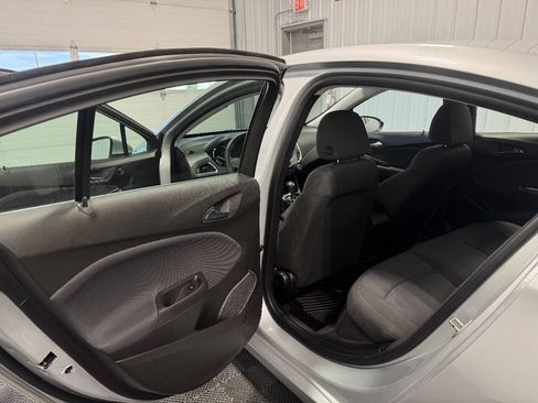 Used 2018 Chevrolet Cruze LT FWD image 10